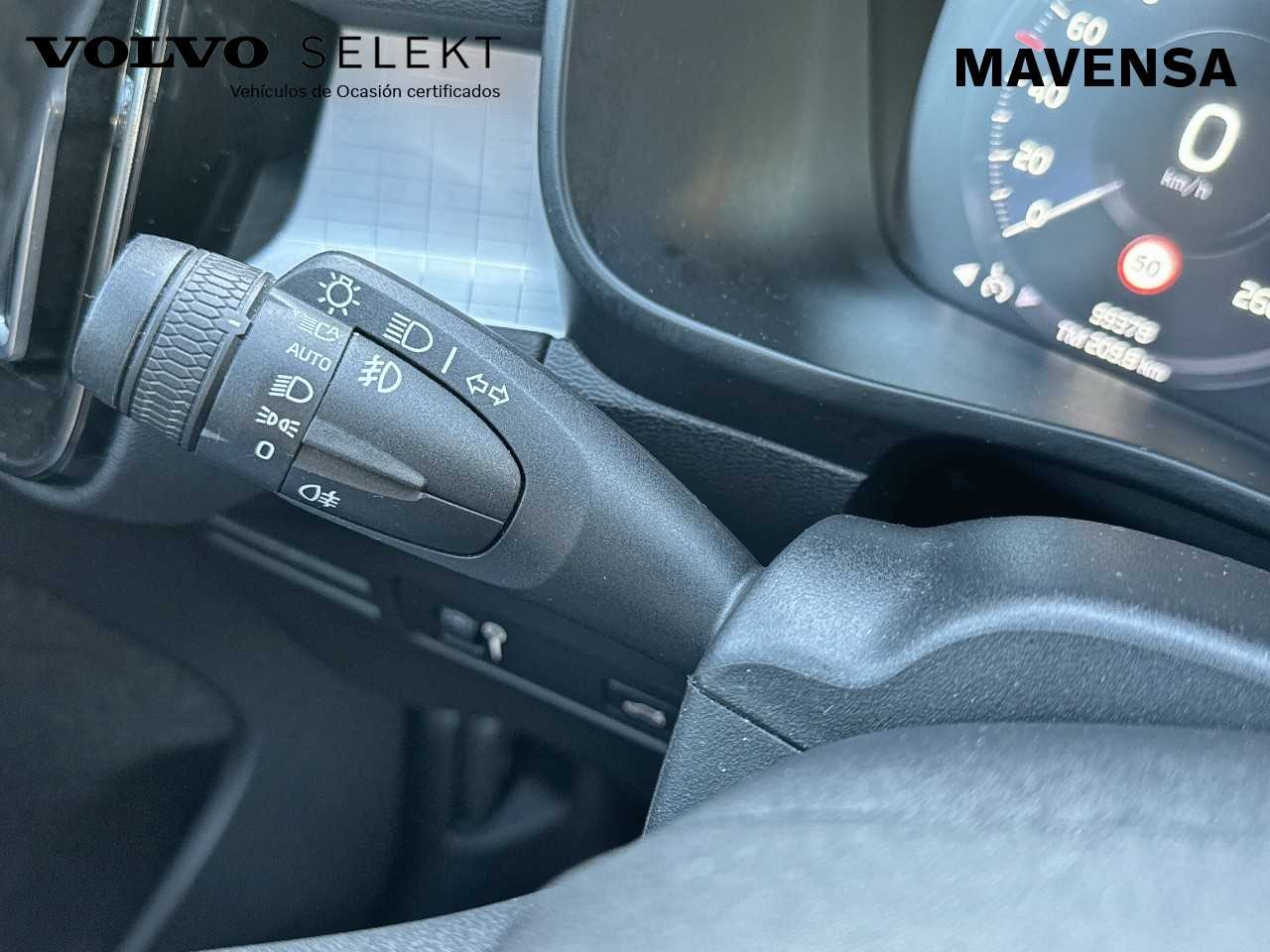 Volvo  XC40 Momentum, D3 AWD 150 CV/320 Nm