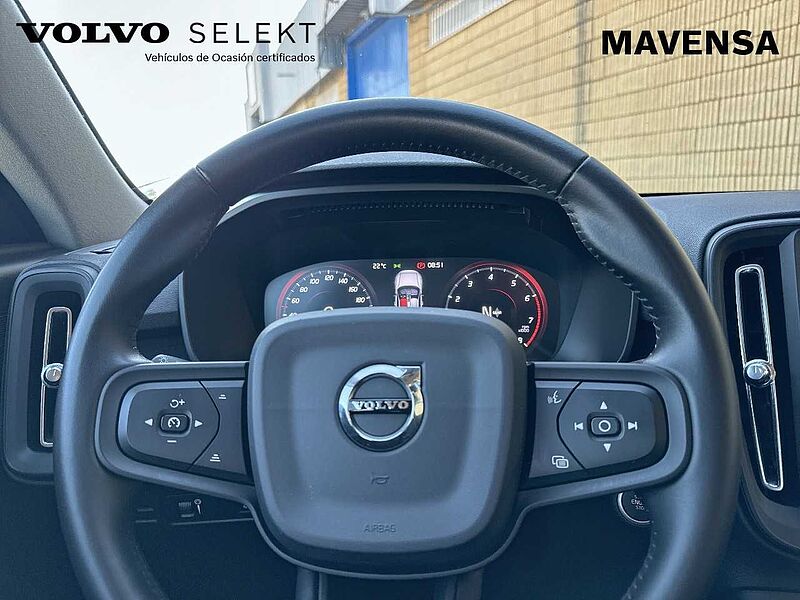 Volvo  XC40 T3  Manual