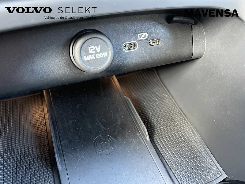 Volvo  XC40 Plus, B3 mild hybrid, Gasolina, Dark